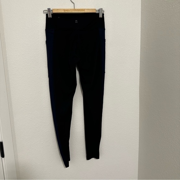 Tommy John Go Anywhere Side Pockets Leggings Black Navy Side Stripe Size M Women - Picture 6 of 10